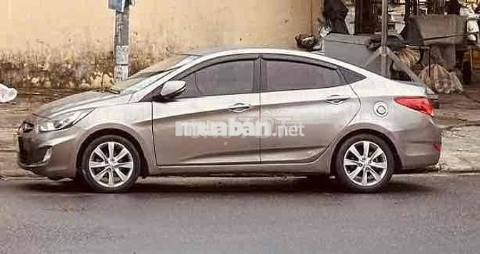 Hyundai Accent 2011, Nhập khẩu- Số sàn