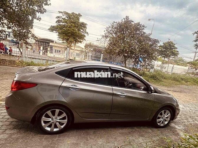 Hyundai Accent 2011, Nhập khẩu- Số sàn