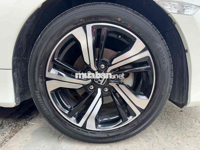 Honda Civic 2018 1.5 L đi 82000 km góp 60%