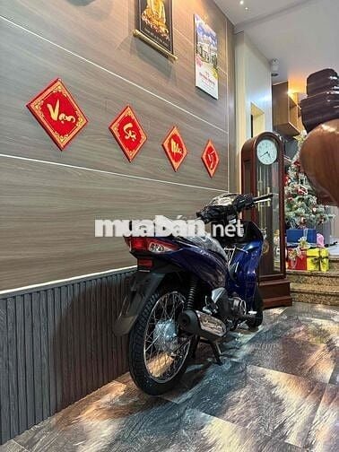 xe mới mua đi 330km