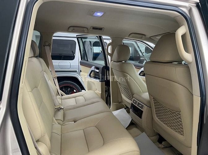 Toyota Land Cruser VX 4.6V8 Model 2016 