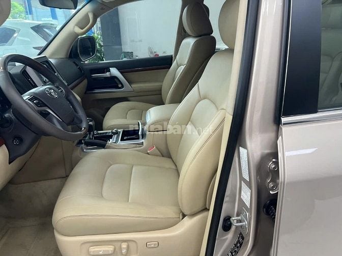 Toyota Land Cruser VX 4.6V8 Model 2016 