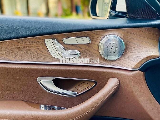 Mercedes Benz E Class 2018 E200 - 77000 km