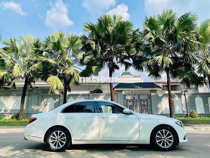 Mercedes Benz E Class 2018 E200 - 77000 km