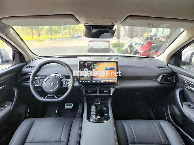 VinFast VF8 2022 VF8 Eco - 14000 km
