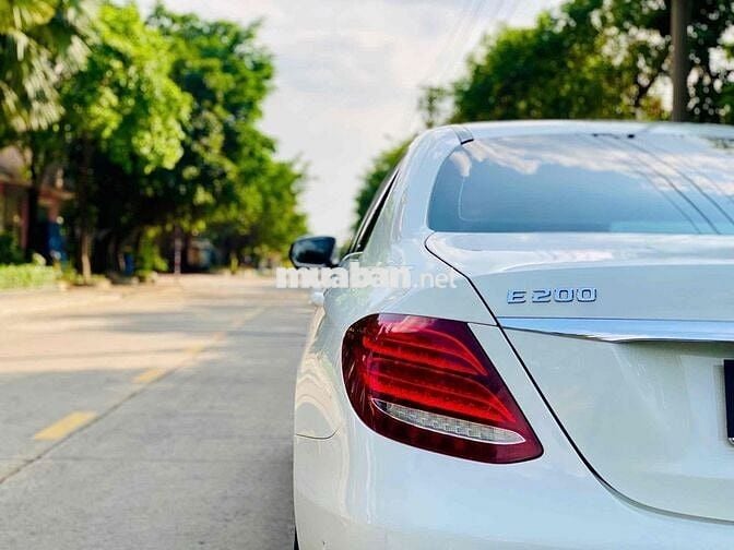 Mercedes Benz E Class 2018 E200 - 77000 km