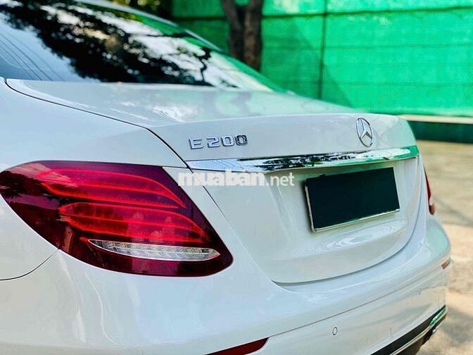 Mercedes Benz E Class 2018 E200 - 77000 km