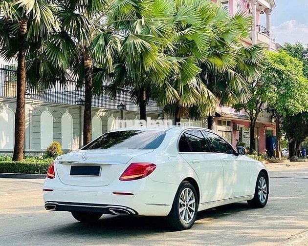 Mercedes Benz E Class 2018 E200 - 77000 km