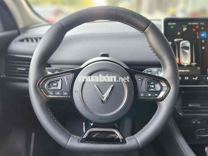 VinFast VF8 2022 VF8 Eco - 14000 km