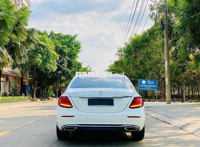 Mercedes Benz E Class 2018 E200 - 77000 km