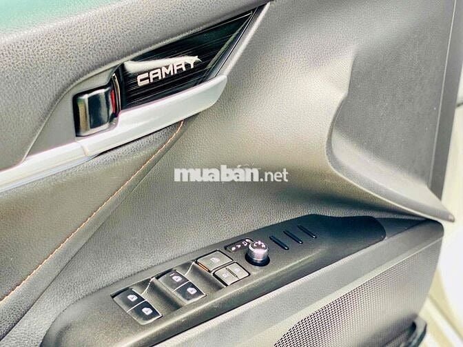 Toyota Camry 2020 2.5Q giá siêu rẻ - 69000 km
