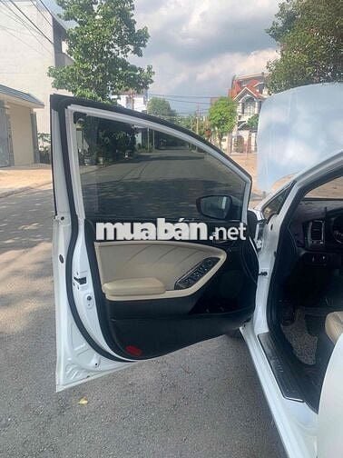 Kia Cerato 2018 2.0 AT Premium - 90 km