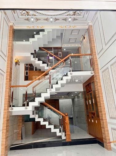 Chính chủ gửi bán gấp nhà đẹp đường thông 4*14 trệt 3 lầu giá 5ty5 TL 