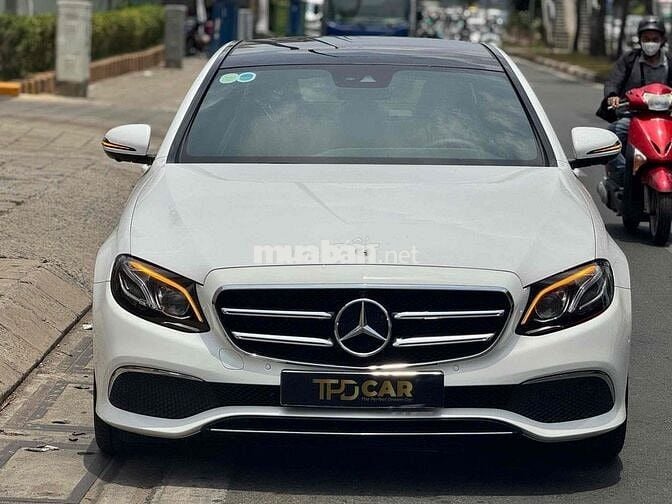 E200 SPORT - 76000 km - ĐEN WRAP TRẮNG