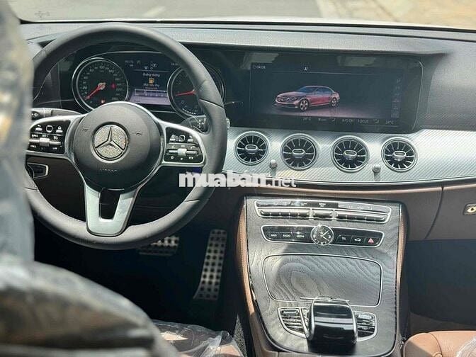 E200 SPORT - 76000 km - ĐEN WRAP TRẮNG