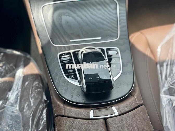 E200 SPORT - 76000 km - ĐEN WRAP TRẮNG