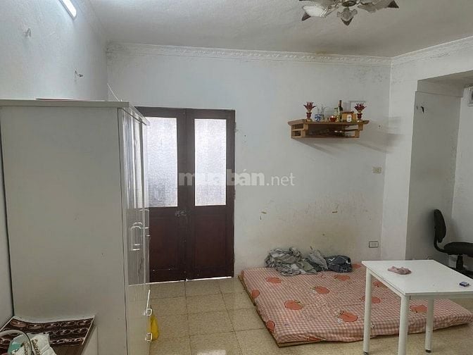 Cho thuê nhà tập thể 1PN 2 mặt thoáng tại số 9 Trần Hưng Đạo