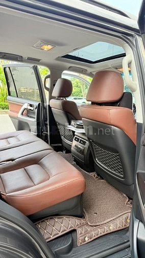 Bán Toyota Land Cruiser 4.6 V8 sản xuất 2020, lăn bánh hơn4 vạn km. 