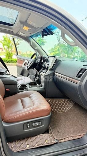 Bán Toyota Land Cruiser 4.6 V8 sản xuất 2020, lăn bánh hơn4 vạn km. 