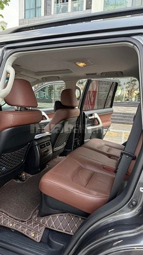 Bán Toyota Land Cruiser 4.6 V8 sản xuất 2020, lăn bánh hơn4 vạn km. 