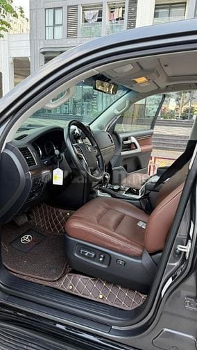Bán Toyota Land Cruiser 4.6 V8 sản xuất 2020, lăn bánh hơn4 vạn km. 