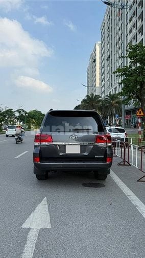 Bán Toyota Land Cruiser 4.6 V8 sản xuất 2020, lăn bánh hơn4 vạn km. 