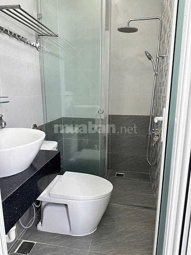Đi nước ngoài định cư bán gấp nhà ở đường Lương Hữu Khánh, phường Phạm