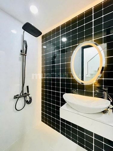 Đi nước ngoài định cư bán gấp nhà ở đường Lương Hữu Khánh, phường Phạm