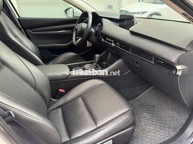 Mazda 3 2022 1.5L Premium - 46000 km