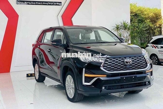 Toyota Innova Cross HEV 2025