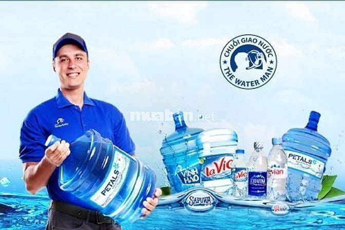 NAM GIAO NƯỚC SUỐI BẰNG XE MÁY