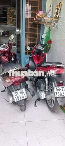 Xe chính chủ ký giấy sang tên.