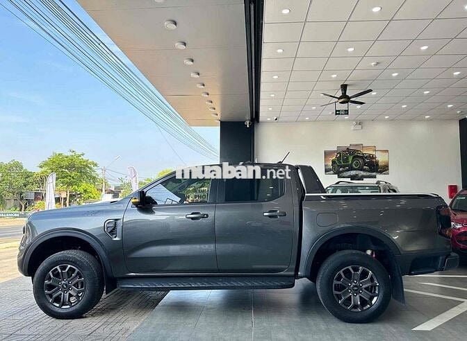Ford Ranger 2023 XLS 4x2 AT nhiều đồ chơi