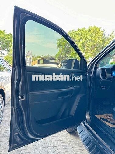 Ford Ranger 2023 XLS 4x2 AT nhiều đồ chơi