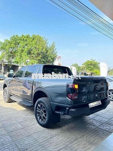 Ford Ranger 2023 XLS 4x2 AT nhiều đồ chơi