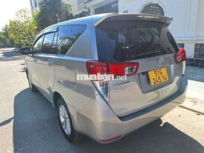 Toyota Innova 2016 2.0E - mau 2017