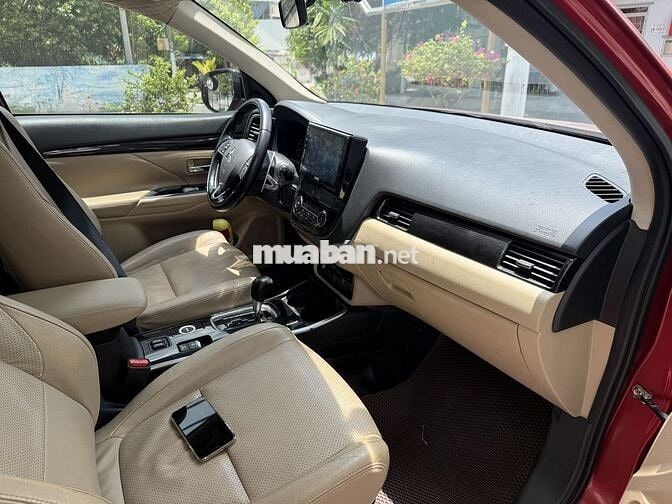 Bán Mitsubishi Outlander 2018 2.4 Premium màu đỏ