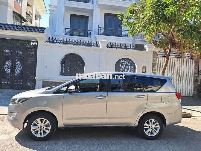 Toyota Innova 2016 2.0E - mau 2017