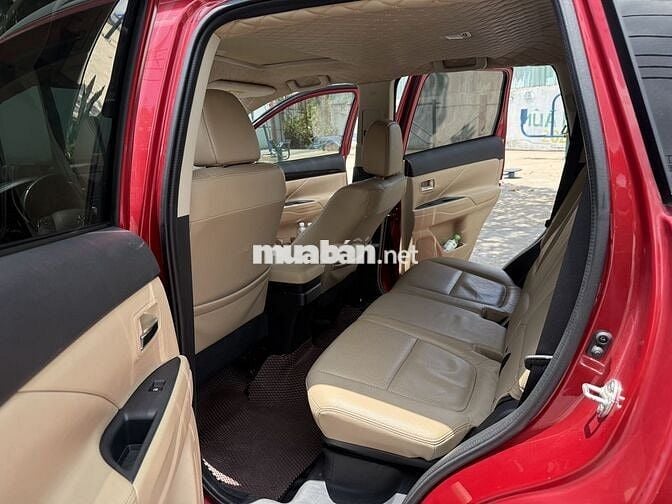 Bán Mitsubishi Outlander 2018 2.4 Premium màu đỏ