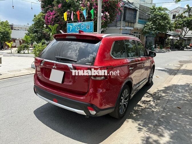 Bán Mitsubishi Outlander 2018 2.4 Premium màu đỏ