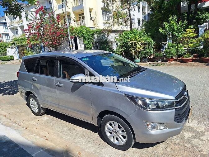 Toyota Innova 2016 2.0E - mau 2017