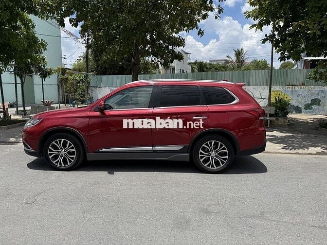 Bán Mitsubishi Outlander 2018 2.4 Premium màu đỏ