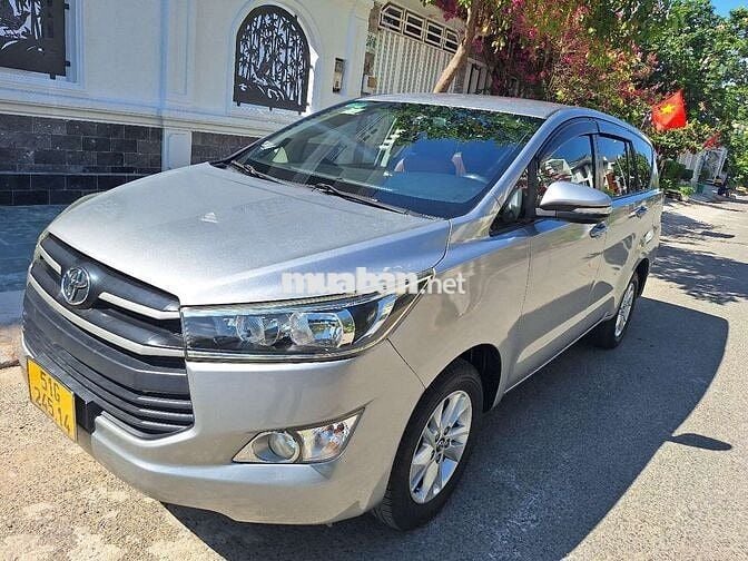 Toyota Innova 2016 2.0E - mau 2017