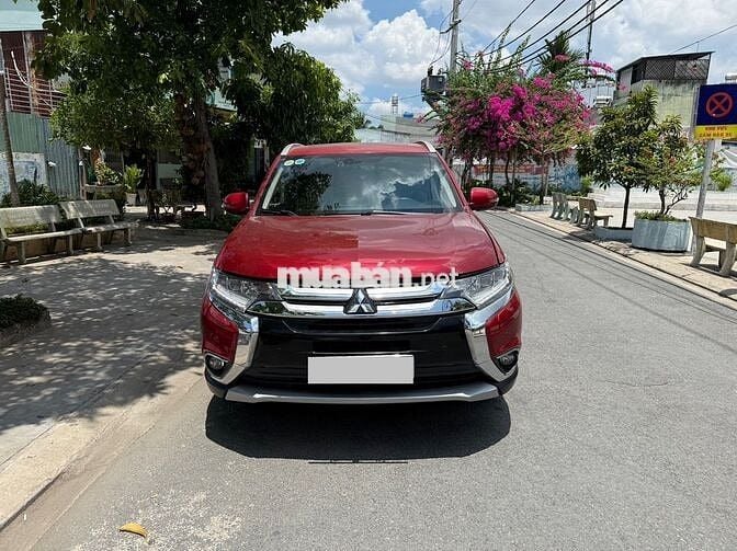 Bán Mitsubishi Outlander 2018 2.4 Premium màu đỏ
