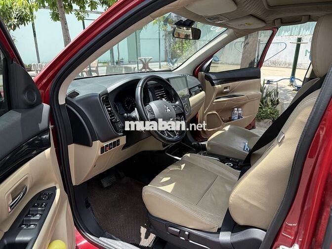 Bán Mitsubishi Outlander 2018 2.4 Premium màu đỏ