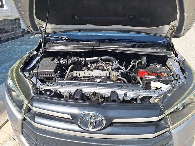 Toyota Innova 2016 2.0E - mau 2017