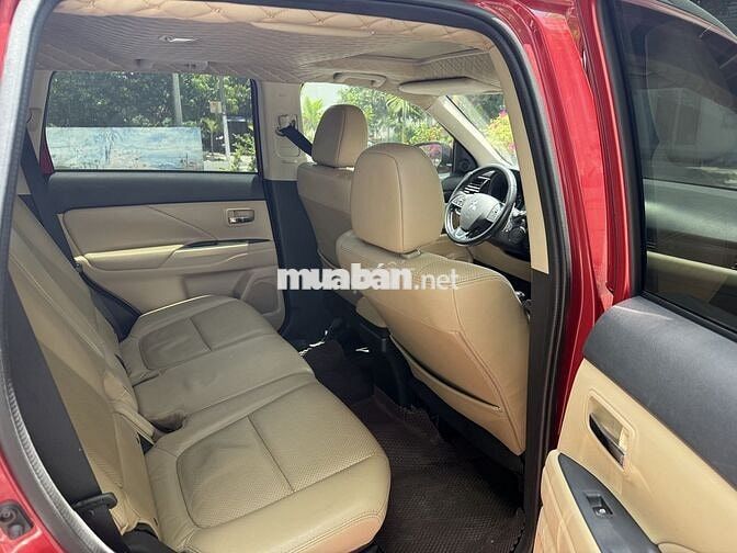 Bán Mitsubishi Outlander 2018 2.4 Premium màu đỏ