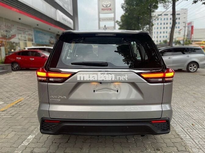 Toyota Innova Cross 2024 - 9000 km