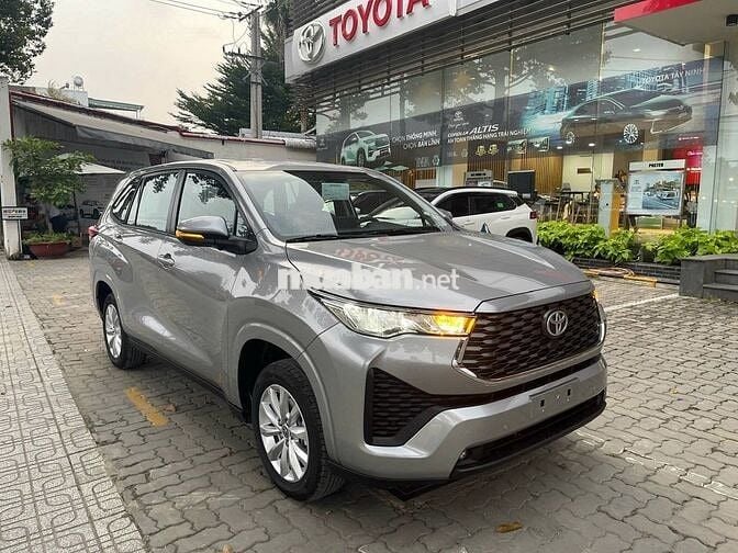 Toyota Innova Cross 2024 - 9000 km
