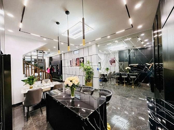 {Lô góc, 25m ra MP} Bán nhà Hai Bà Trưng DT:63m2, MT:4.7m giá 10.x tỷ